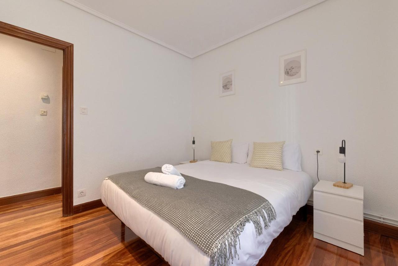 Apartamento Vivienda Turistica Junto Al Ayuntamiento Bilbao Exterior foto